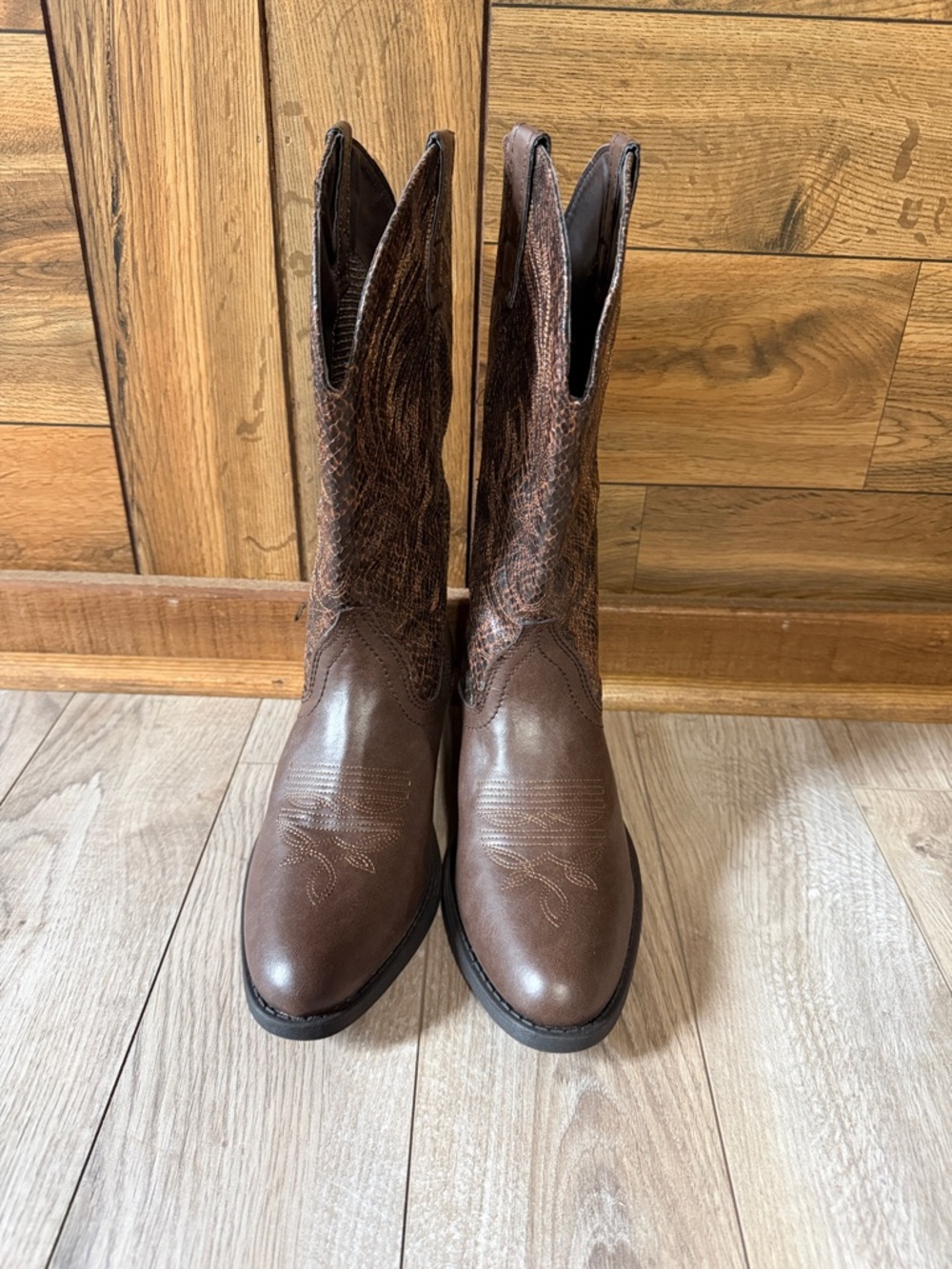 Rampage Walden cowboy boots. Size 7 M
